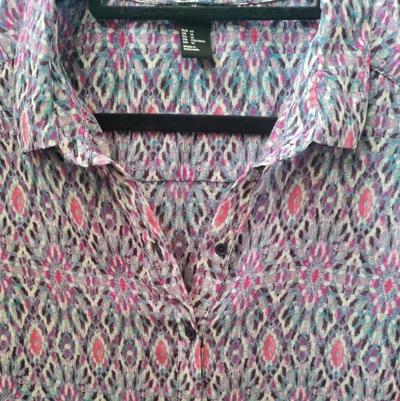 H&M - Sheer buttoned down, collard tank top with stained glass pattern. Size- 14 - Picture 3 of 8